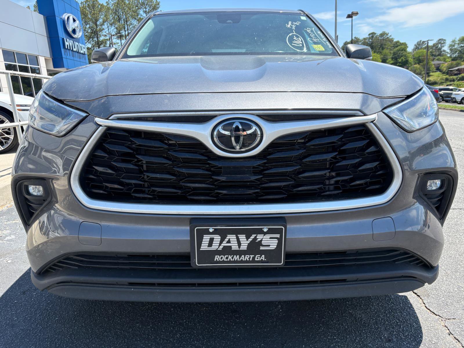 Used 2024 Toyota Highlander LE FWD image 5