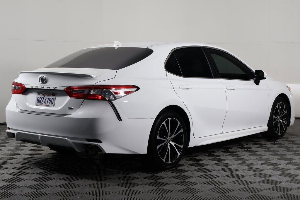 Used 2020 Toyota Camry SE image 4