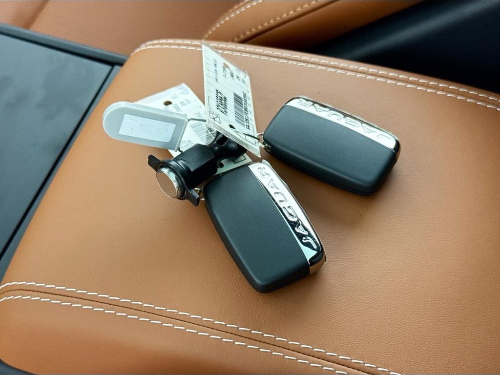 Used 2024 Jaguar F-TYPE R AWD/4WD image 16