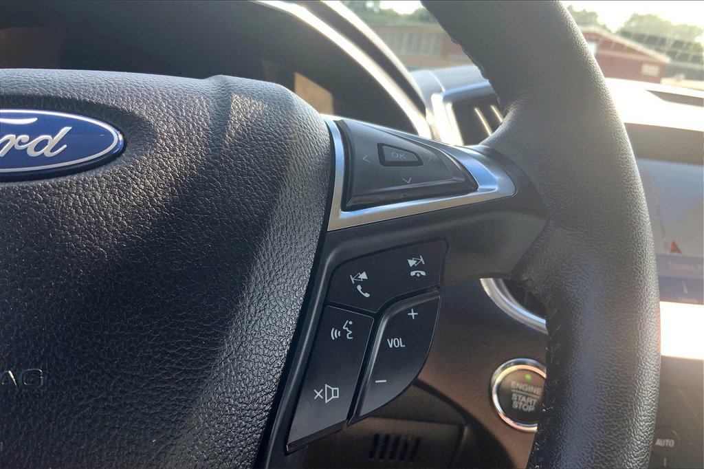 Used 2020 Ford Edge Titanium image 19