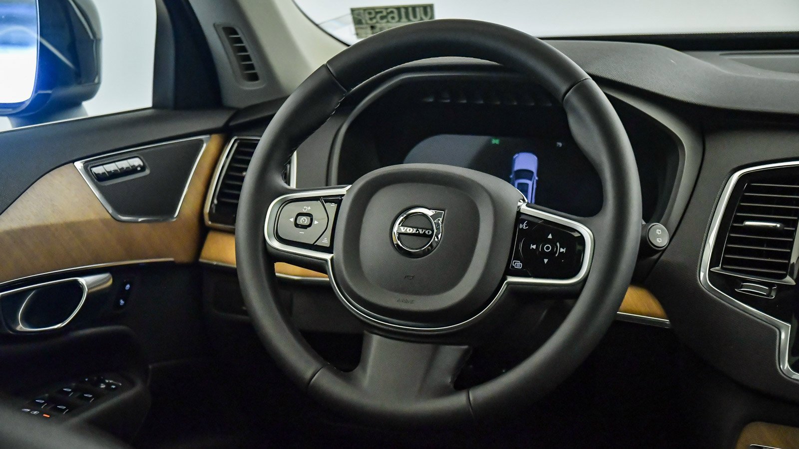 Certified 2025 Volvo XC90 B6 Plus image 13