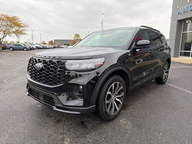 Used 2025 Ford Explorer ST-Line image 2