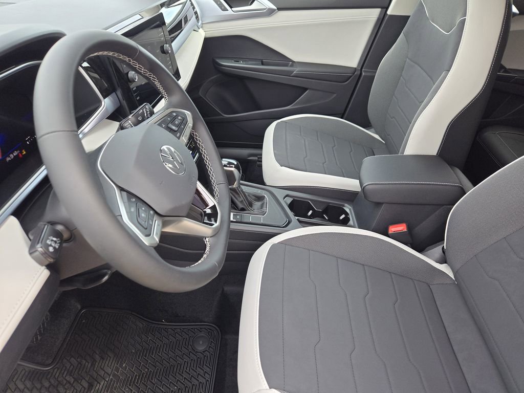 New 2026 Volkswagen Taos SE image 11