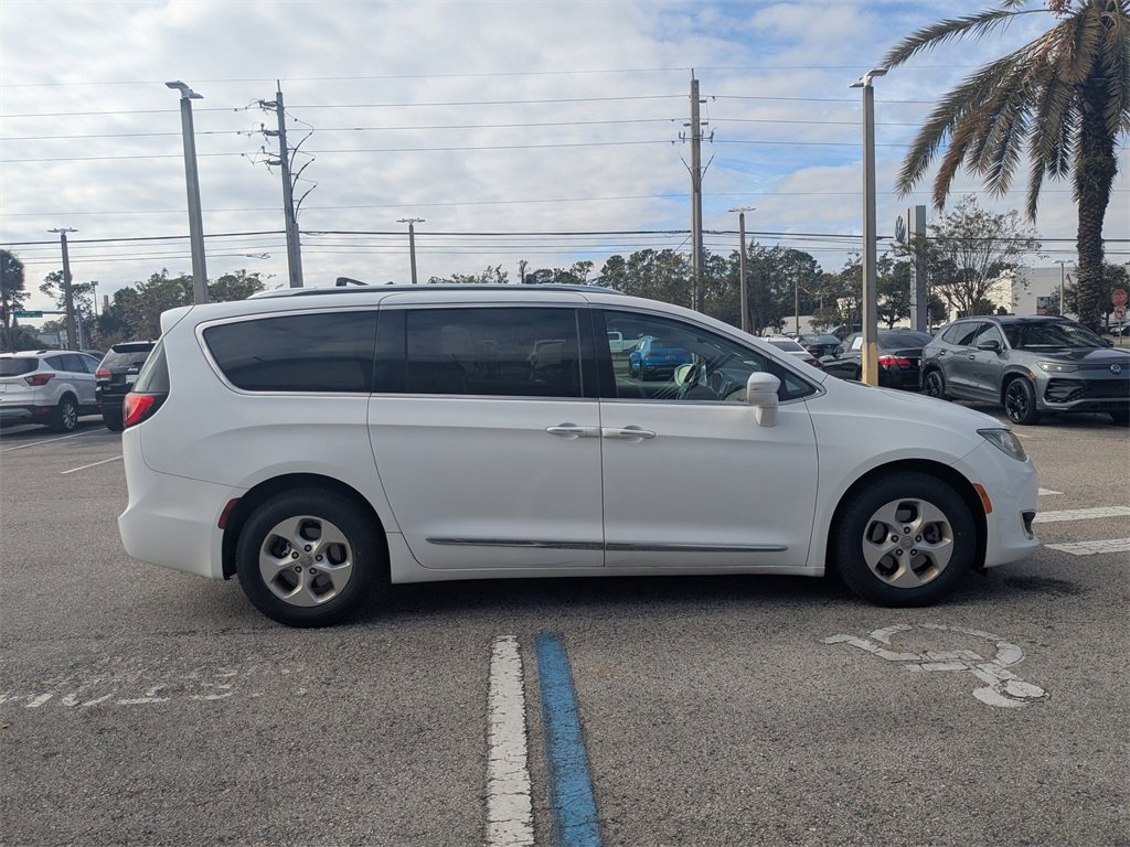 Used 2017 Chrysler Pacifica Touring-L Plus image 13
