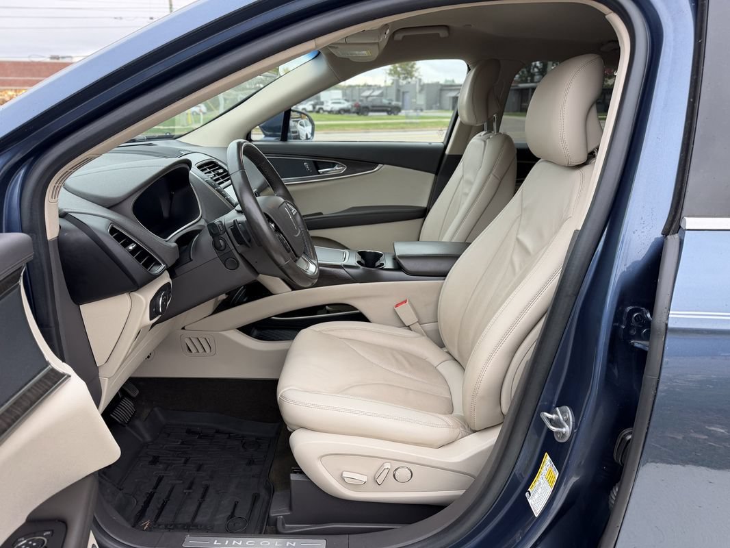 Used 2019 Lincoln Nautilus Select AWD/4WD image 17
