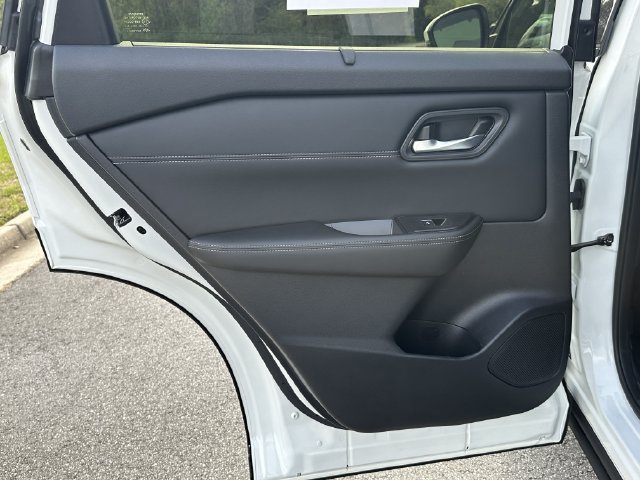 Certified 2025 Nissan Rogue SL w/ Tech Package FWD image 24