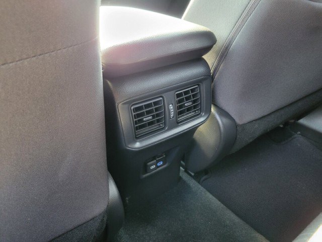 Used 2022 Toyota RAV4 SE image 30