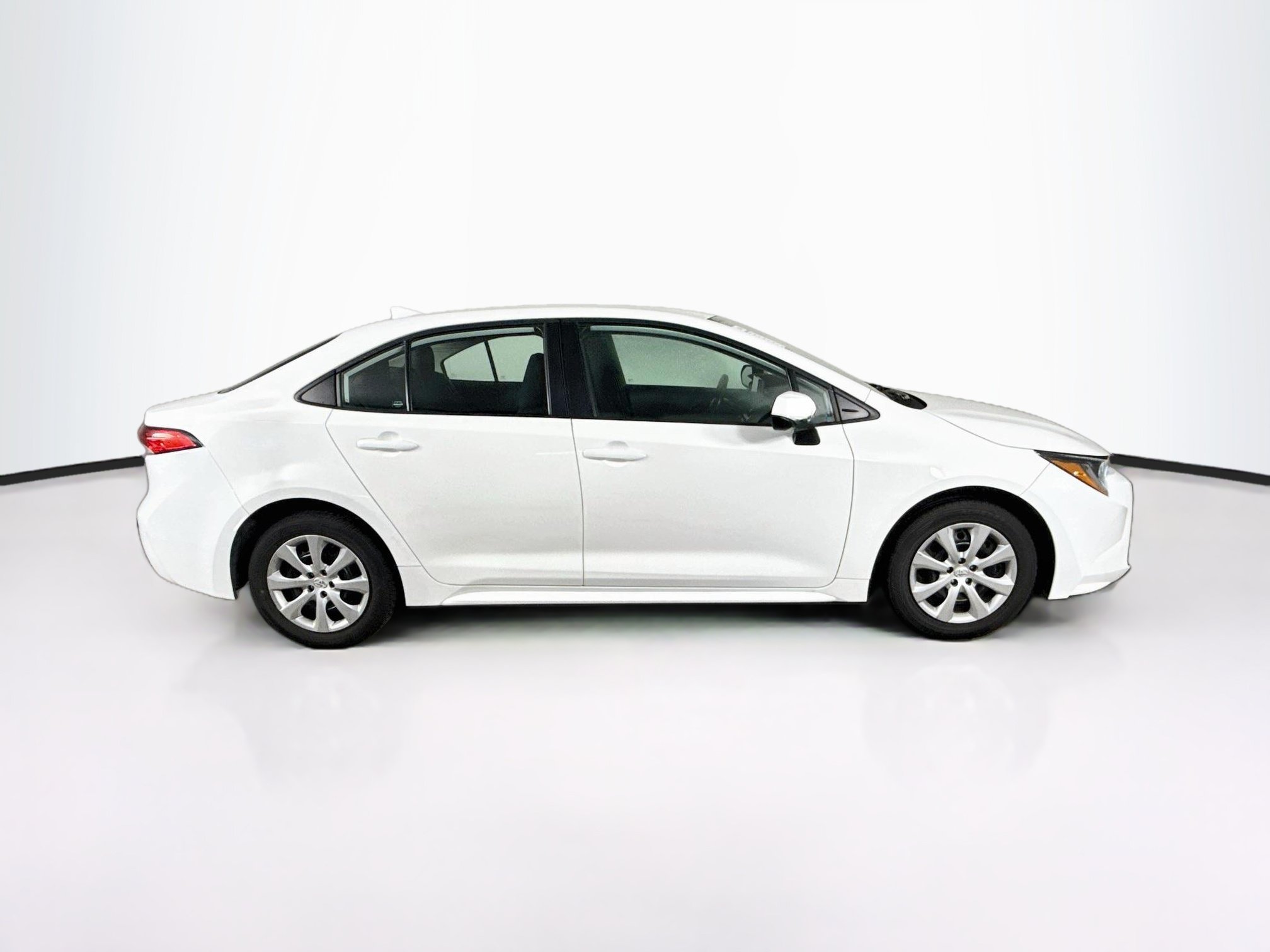 Used 2025 Toyota Corolla LE FWD image 2