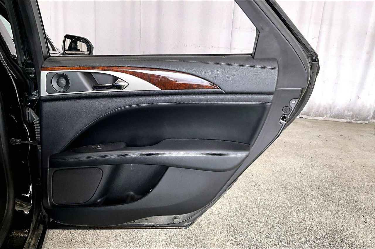 Used 2017 Lincoln MKZ Reserve FWD image 19