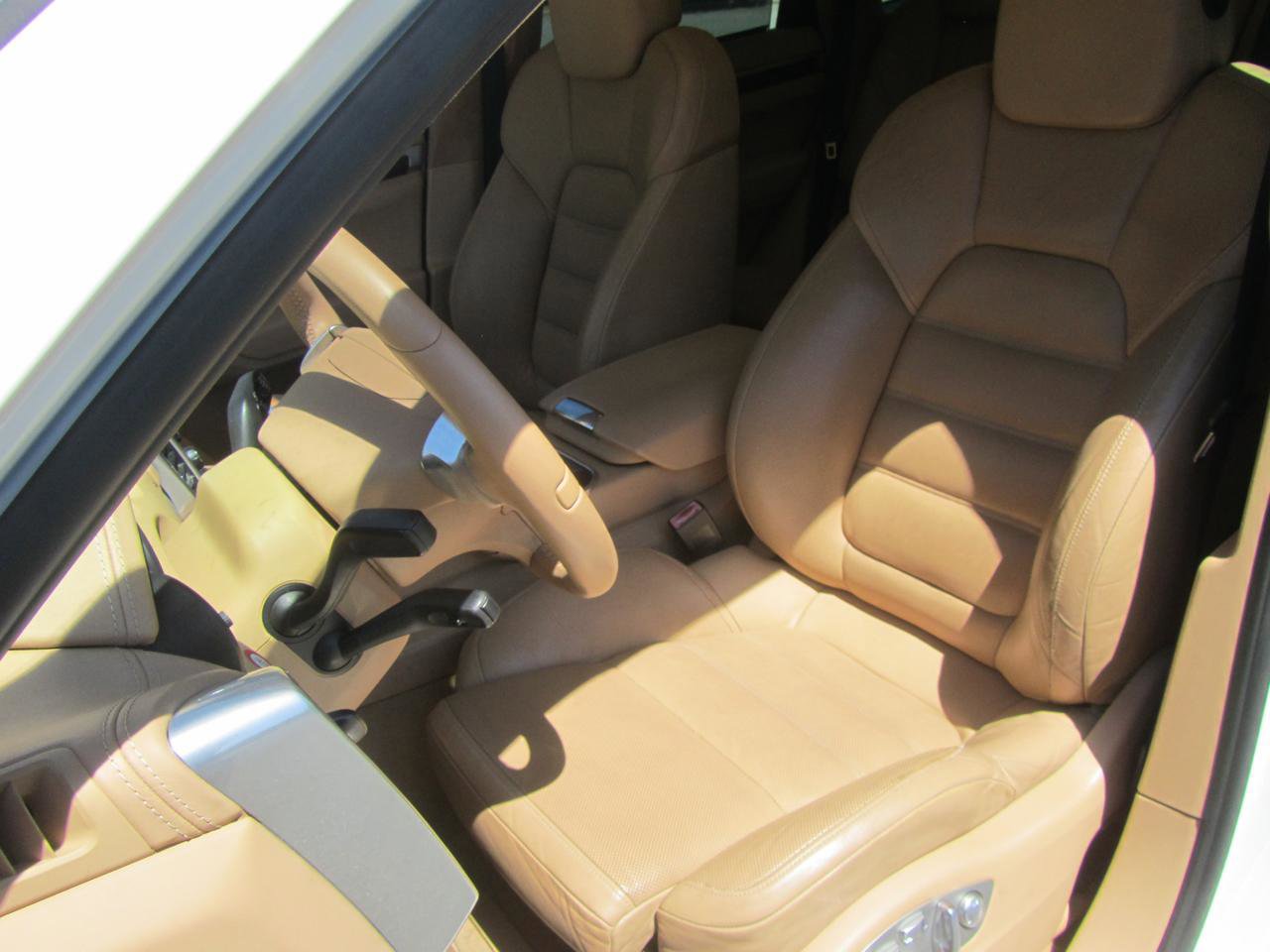 Used 2012 Porsche Cayenne Turbo AWD/4WD image 18