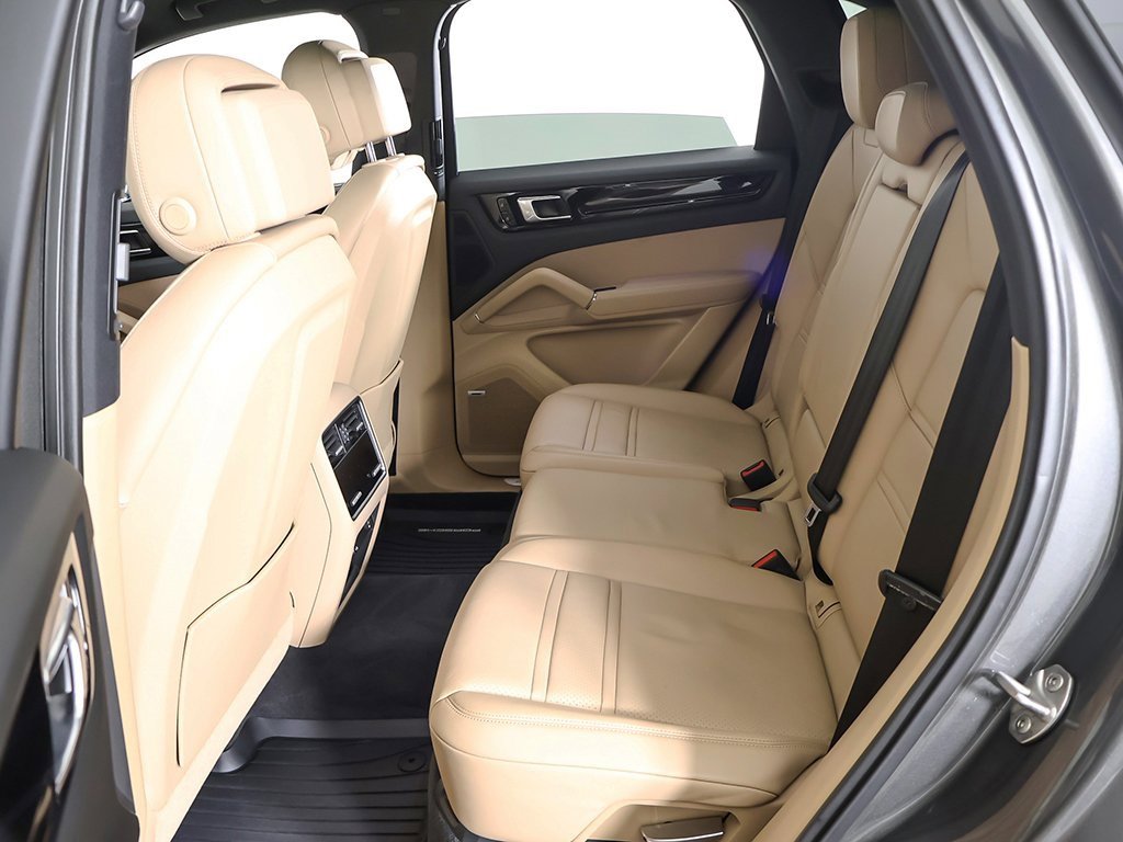 Used 2020 Porsche Cayenne image 38