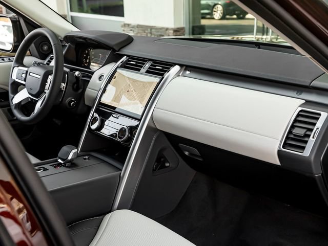 New 2026 Land Rover Discovery Limited Edition AWD/4WD image 36
