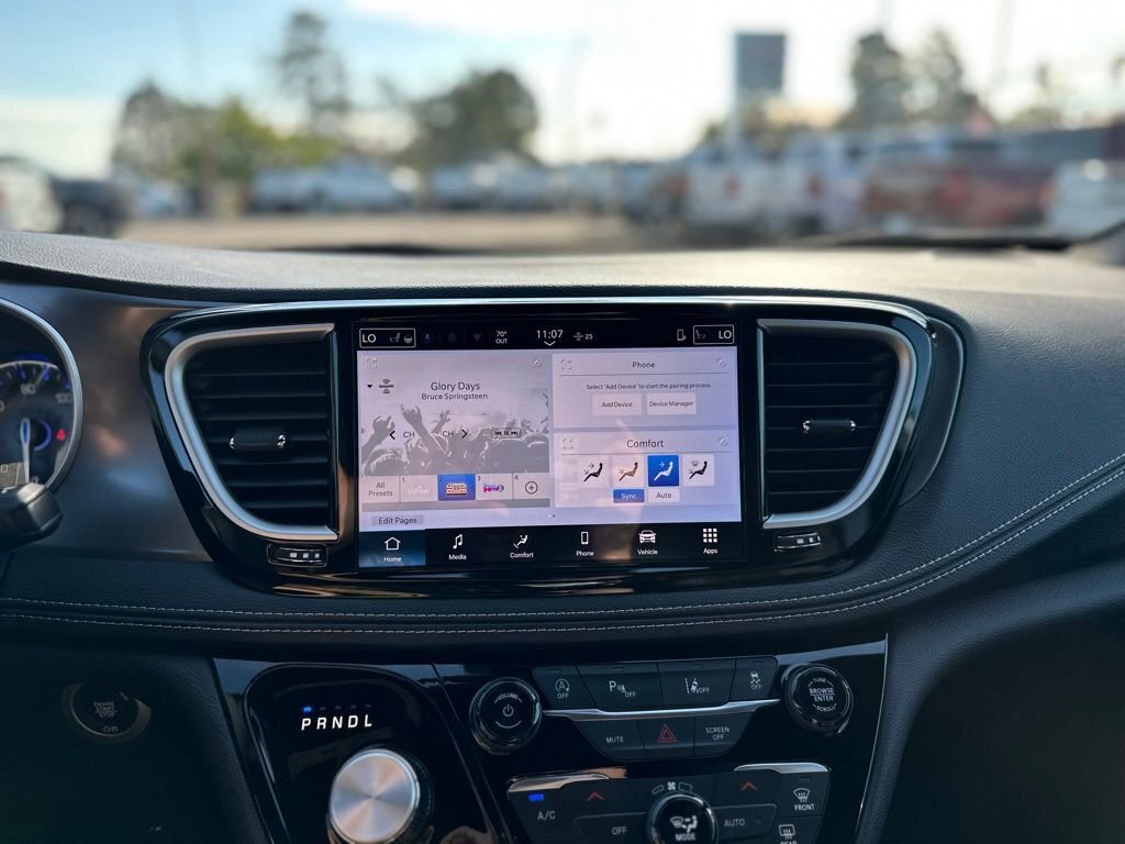 New 2025 Chrysler Pacifica Select image 20