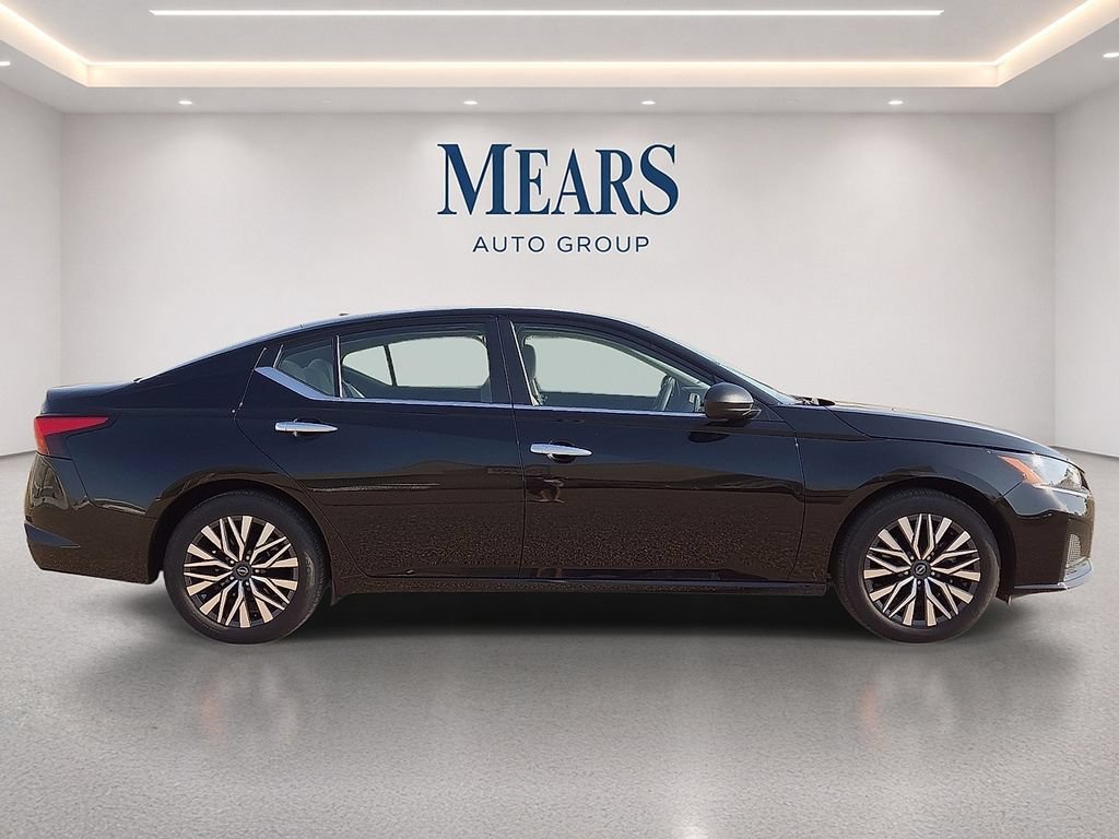 Used 2025 Nissan Altima 2.5 SV FWD image 6