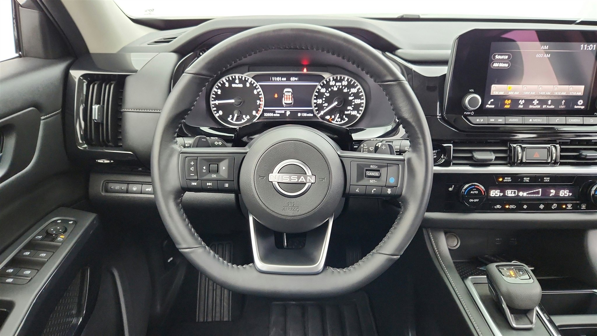 Used 2025 Nissan Pathfinder SV image 34