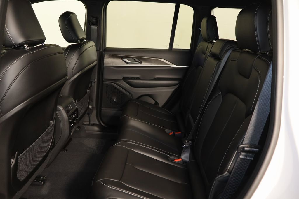 New 2025 Jeep Grand Cherokee Limited image 17