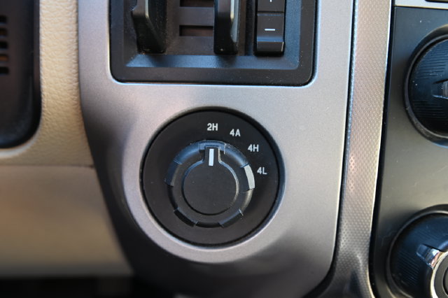 Used 2017 Ford Expedition XLT w/ Equipment Group 202A AWD/4WD image 17