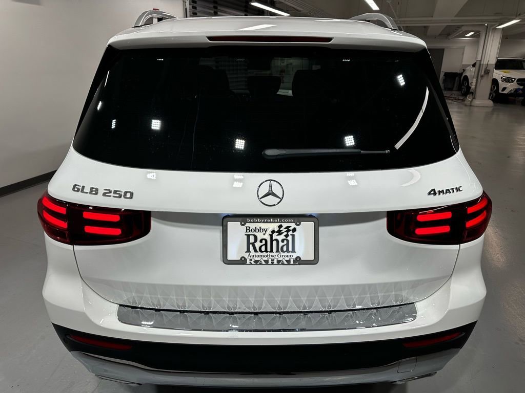 New 2026 Mercedes-Benz GLB 250 4MATIC image 2
