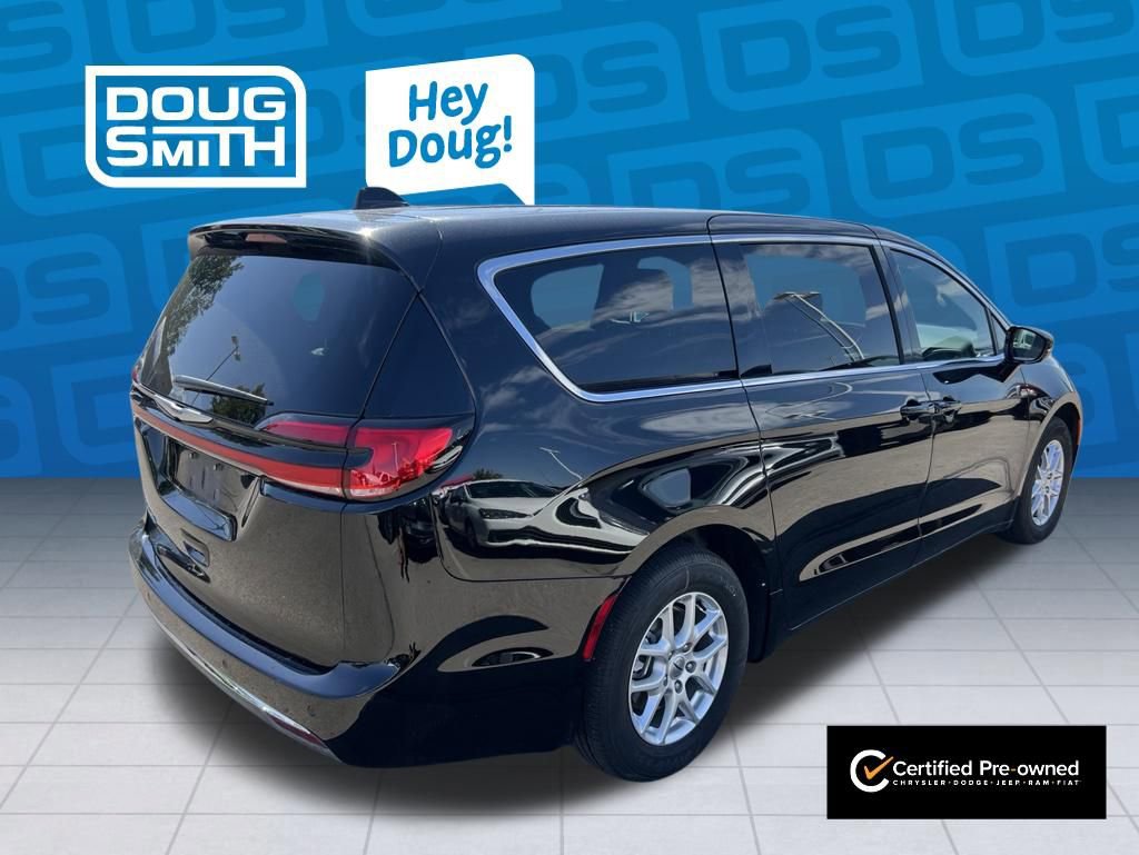 Used 2025 Chrysler Pacifica Select FWD image 6