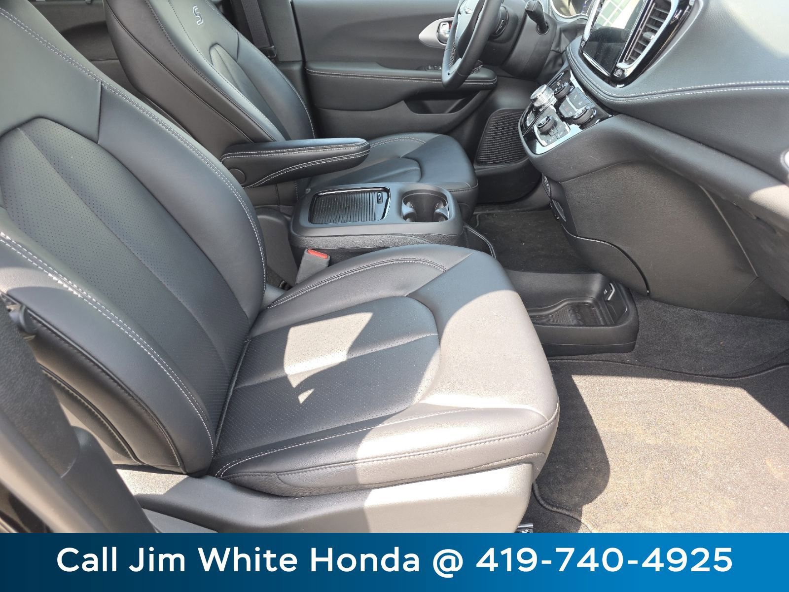 Used 2024 Chrysler Pacifica Touring-L w/ S Appearance Package AWD/4WD image 21