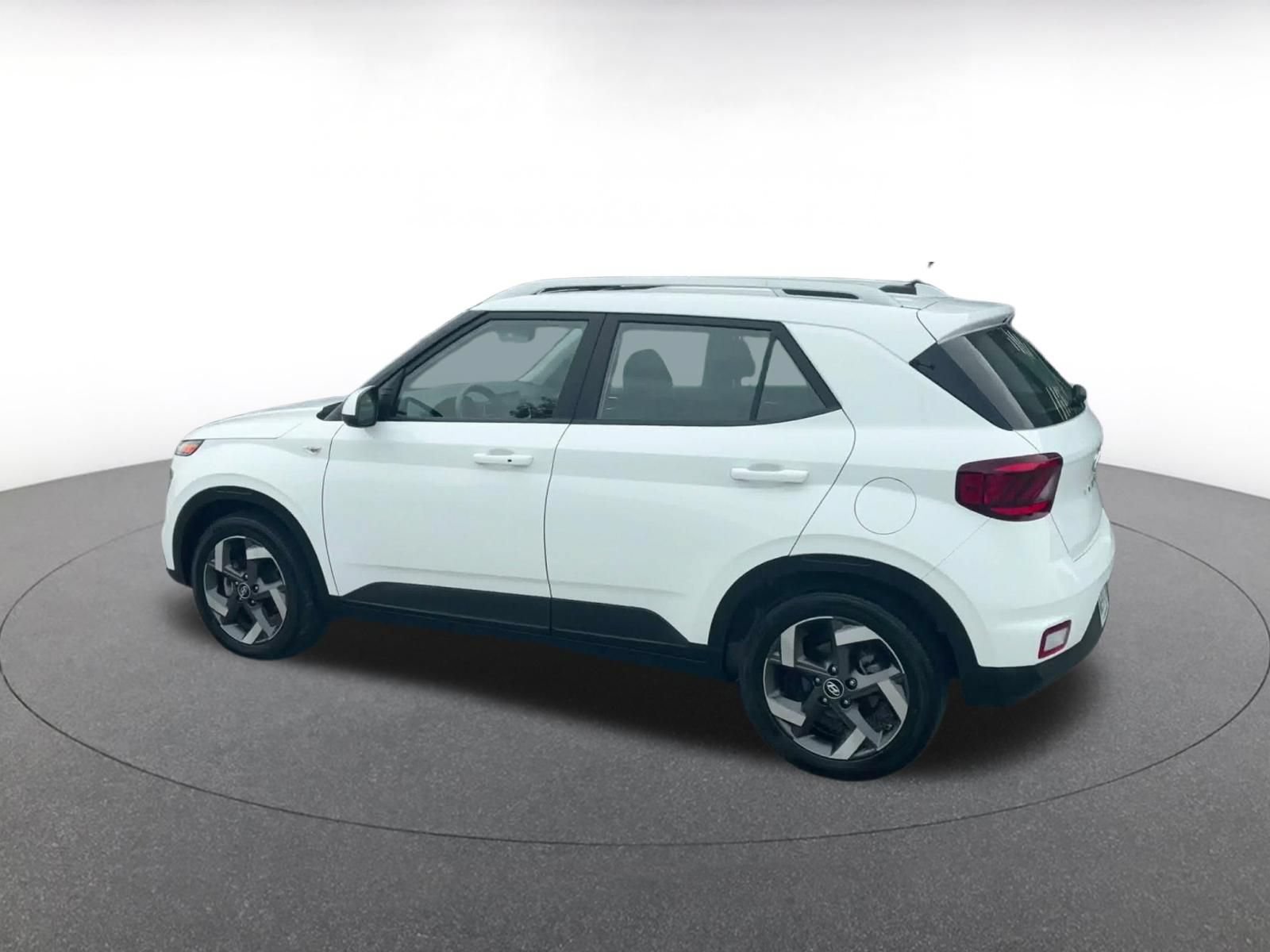 Used 2026 Hyundai Venue SEL FWD image 10