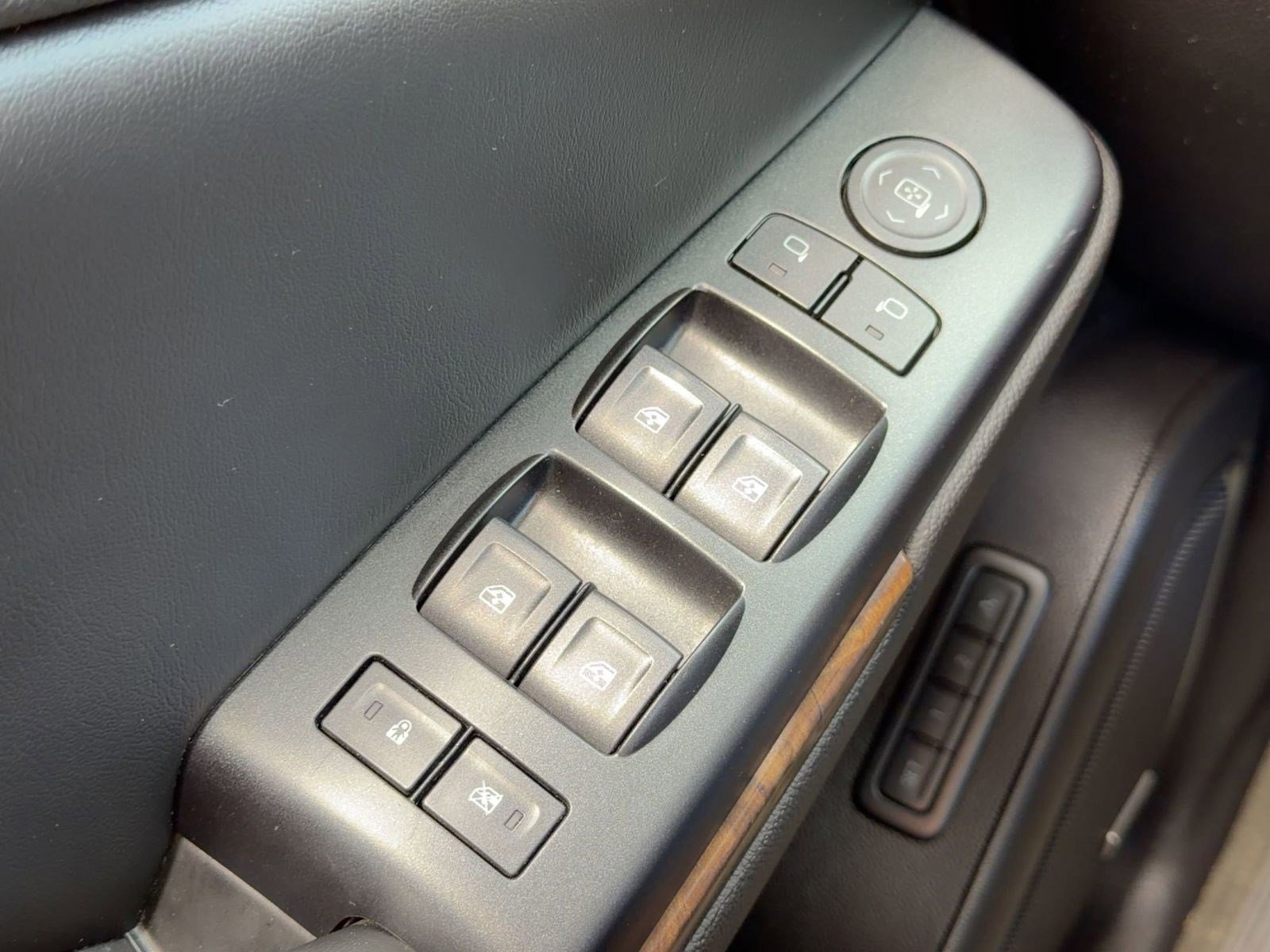 Used 2015 Chevrolet Tahoe LT image 11