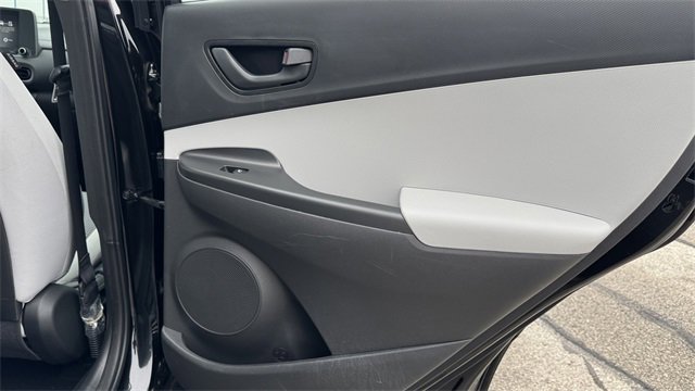 Used 2023 Hyundai Kona SE image 12