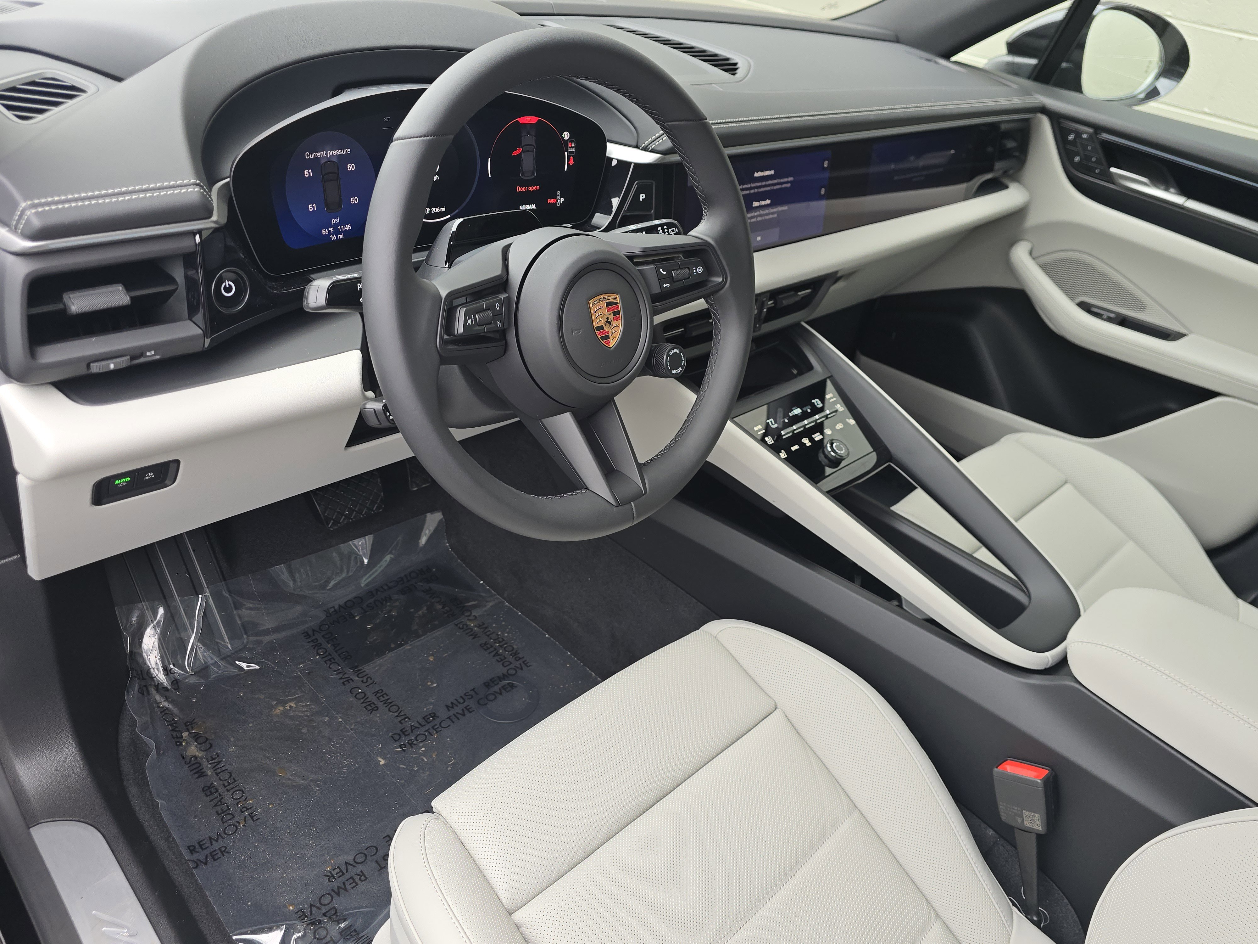 New 2026 Porsche Macan 4 Electric image 4