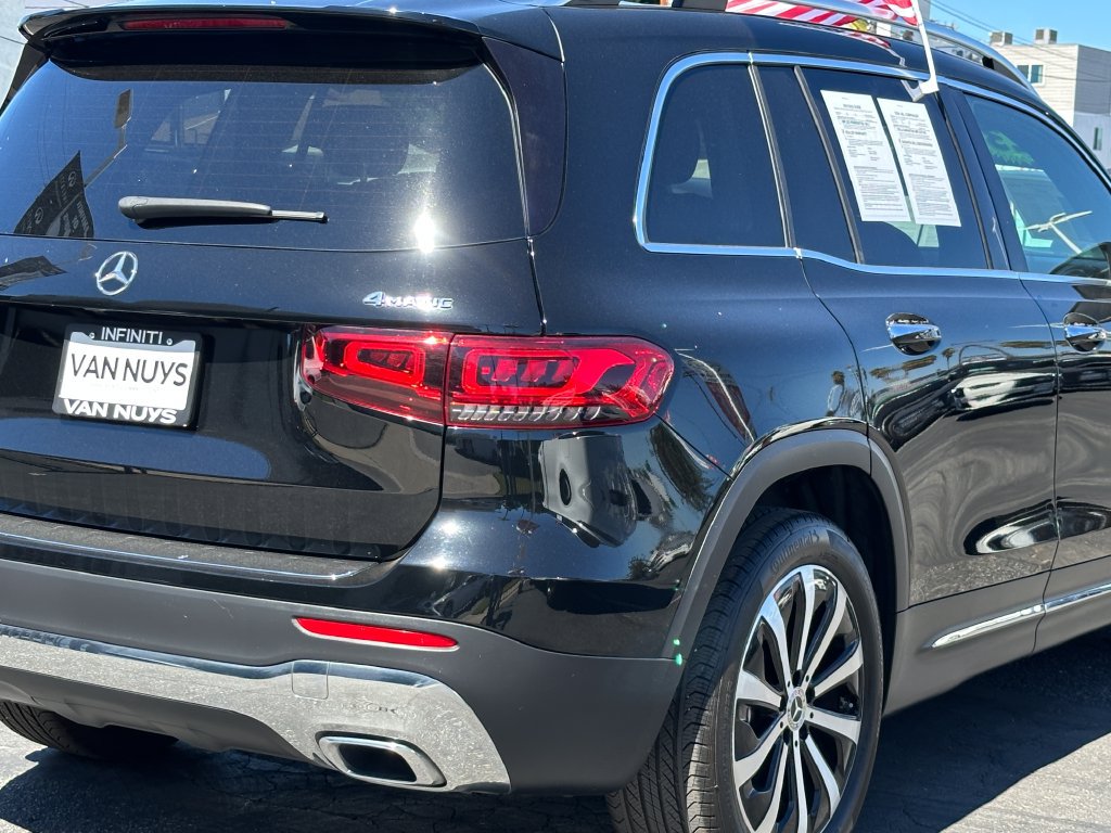 Used 2023 Mercedes-Benz GLB 250 4MATIC w/ Premium Package image 8