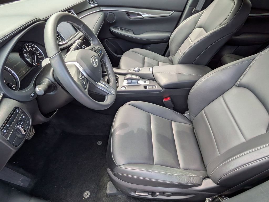 Used 2025 INFINITI QX50 Pure image 11