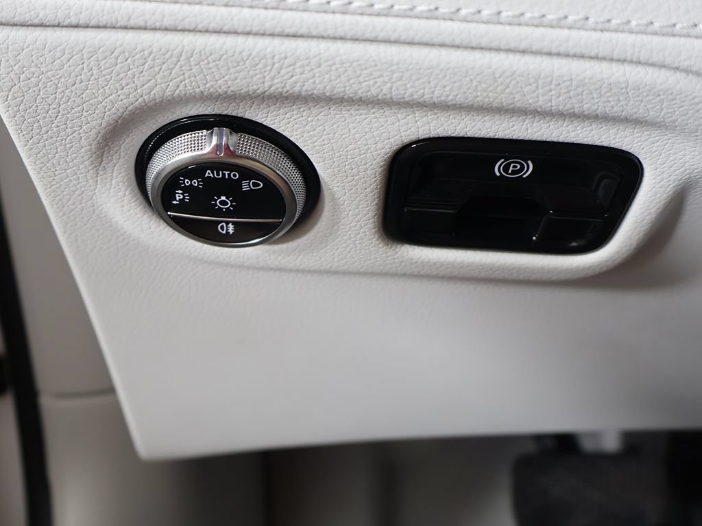Used 2023 Mercedes-Benz EQE 500 4MATIC SUV w/ Pinnacle Trim Package image 42