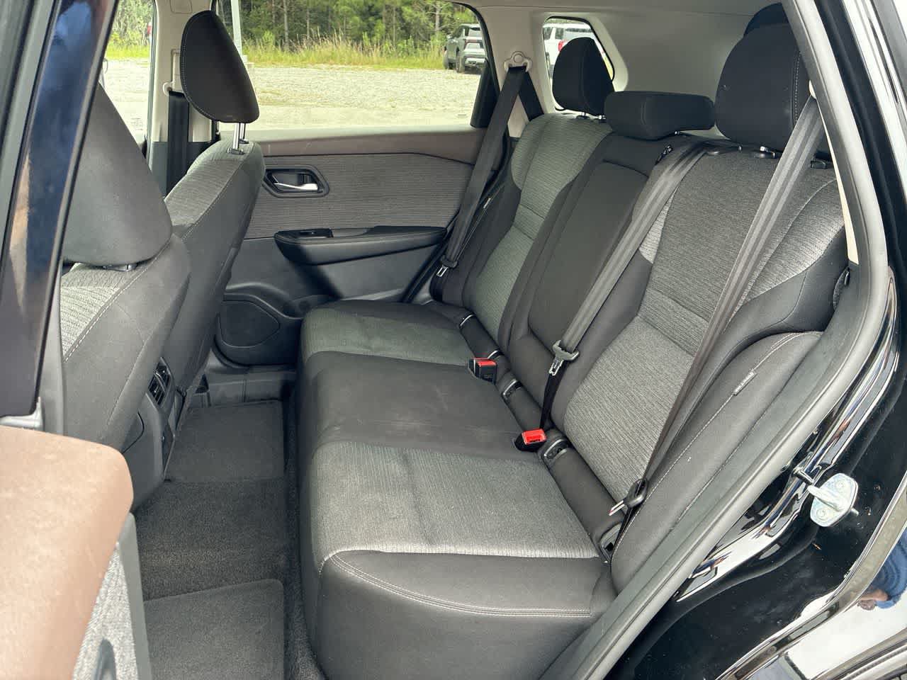 Used 2023 Nissan Rogue SV FWD image 23