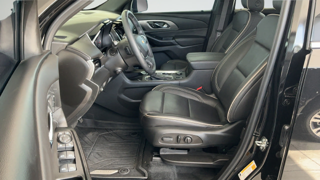 Used 2023 Chevrolet Traverse Premier FWD image 20