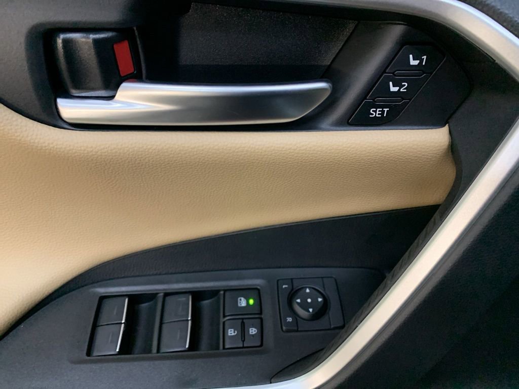 New 2025 Toyota RAV4 Limited image 12
