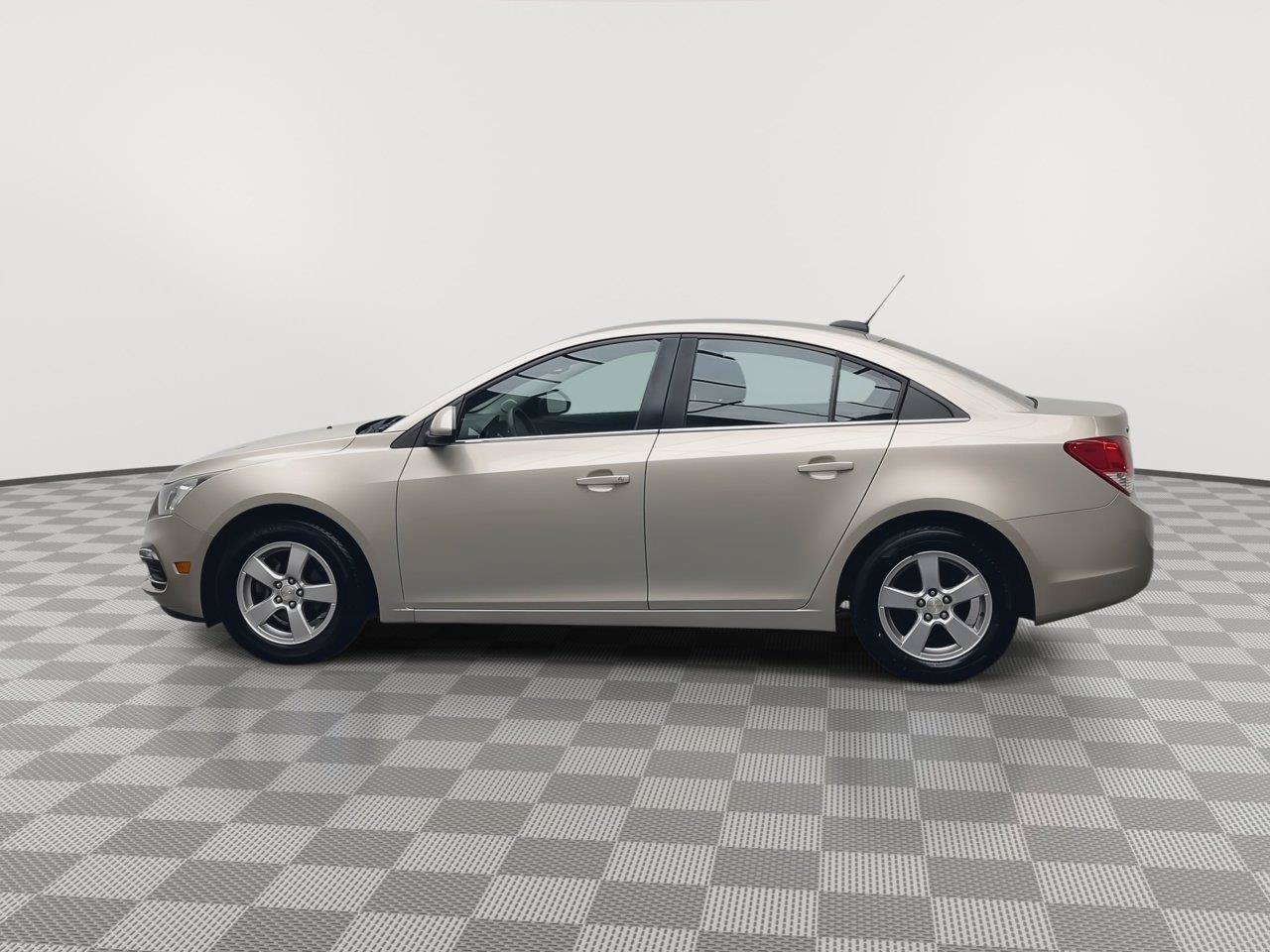 Used 2016 Chevrolet Cruze LT w/ Technology Package FWD image 29