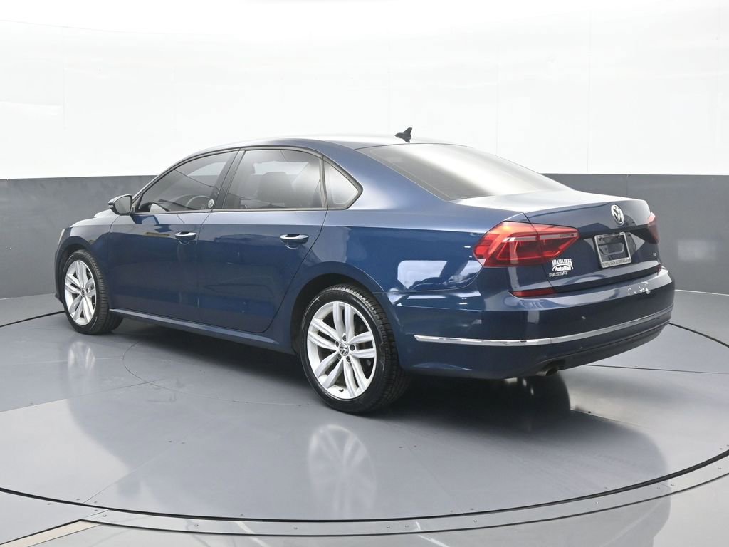 Used 2019 Volkswagen Passat 2.0T Wolfsburg image 4