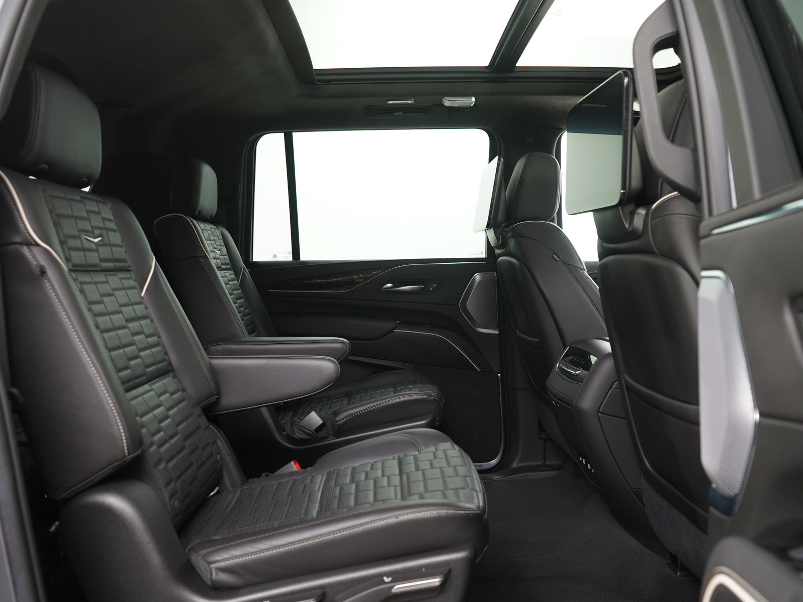 Used 2021 Cadillac Escalade ESV Sport Platinum image 16