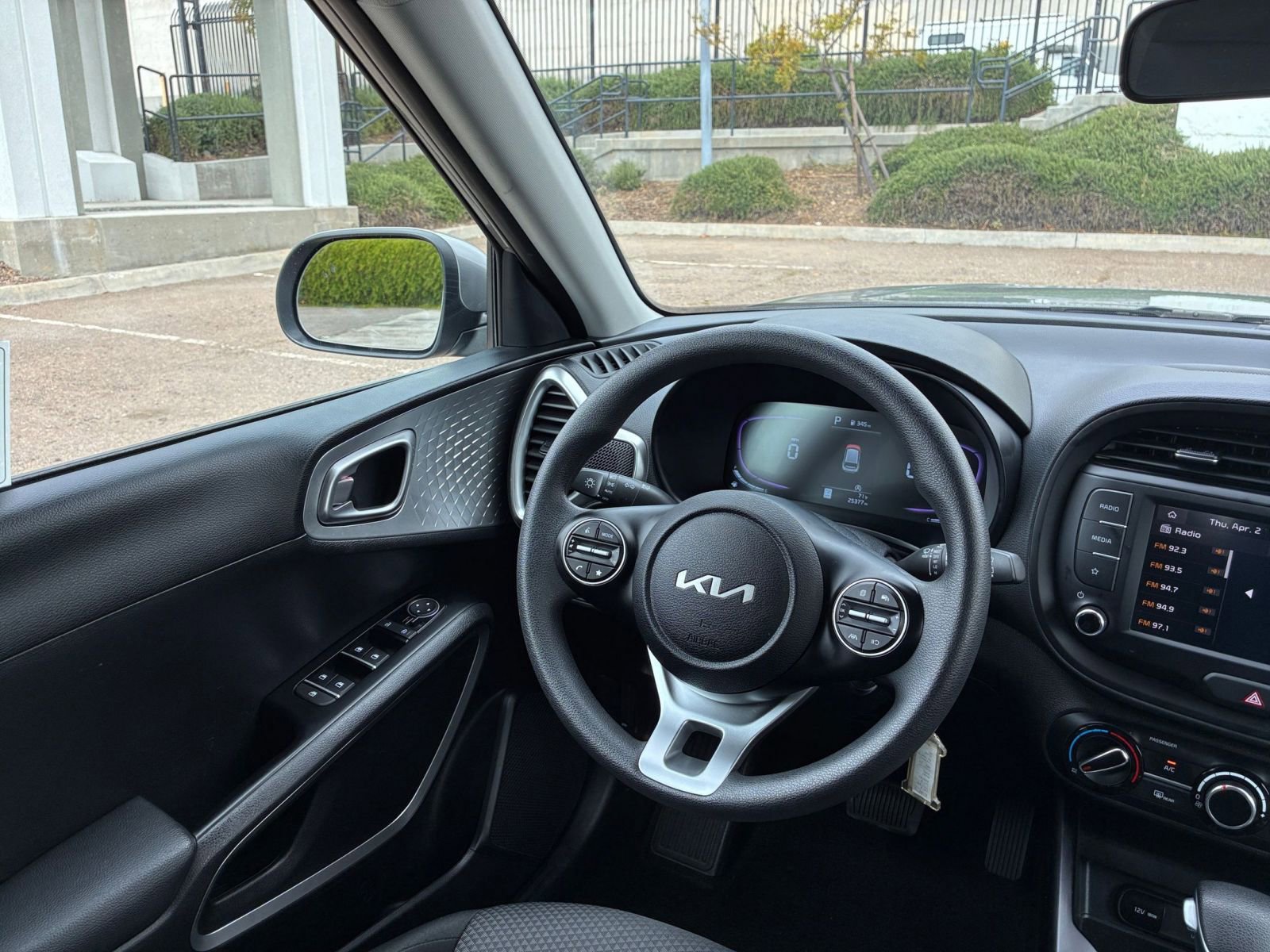 Used 2025 Kia Soul LX w/ LX Technology Package image 32