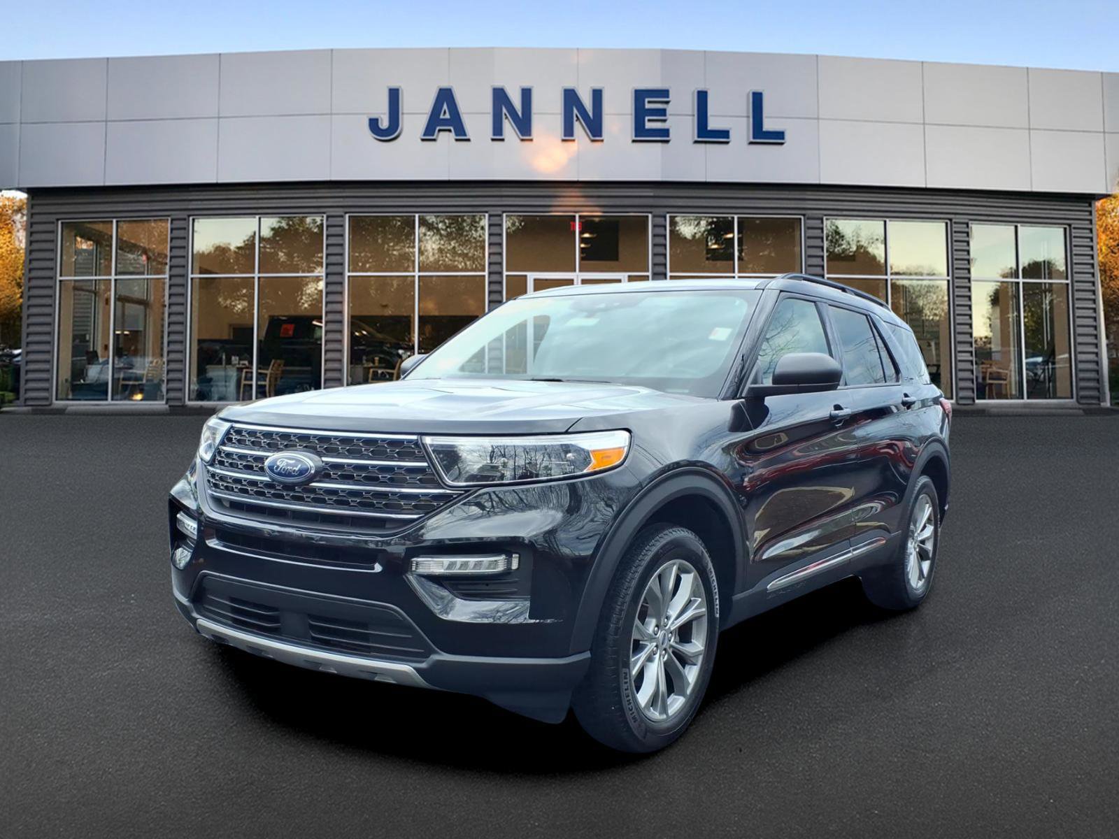 Used 2022 Ford Explorer XLT w/ Equipment Group 202A image 1