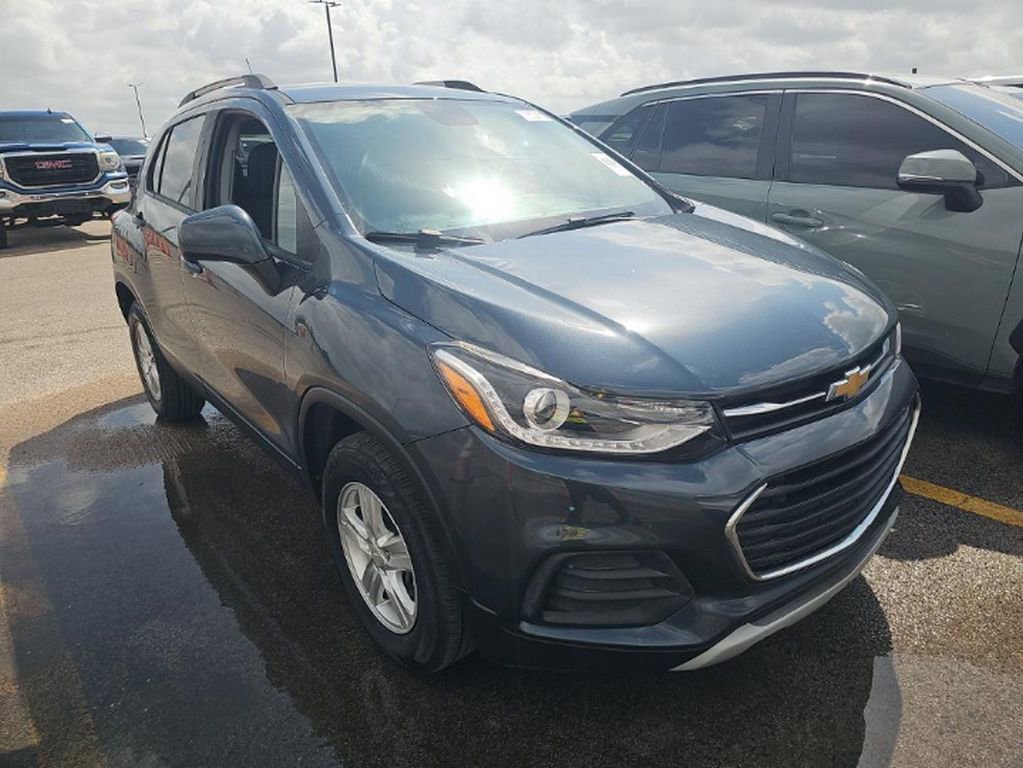 Used 2022 Chevrolet Trax LT w/ Driver Confidence Package image 3