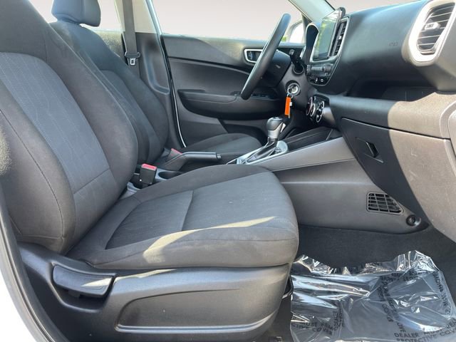 Used 2021 Hyundai Venue SE image 24