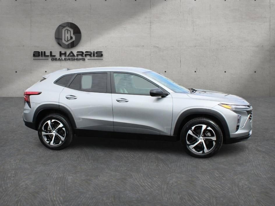 Used 2024 Chevrolet Trax RS image 4
