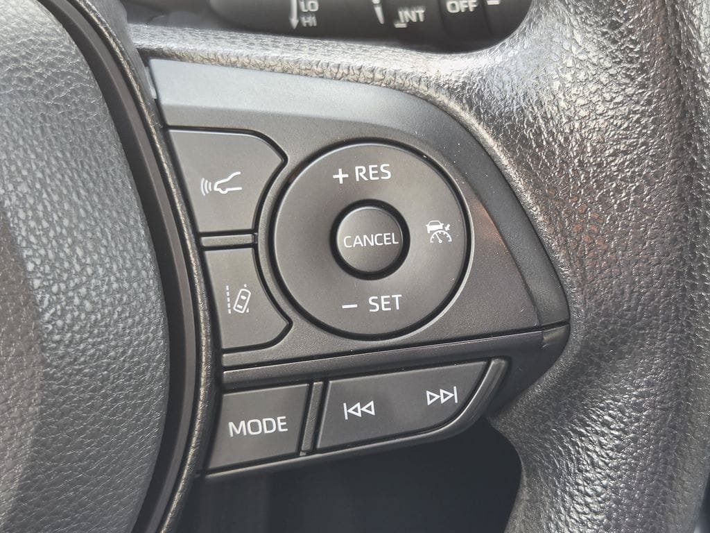 Used 2025 Toyota RAV4 XLE FWD image 23