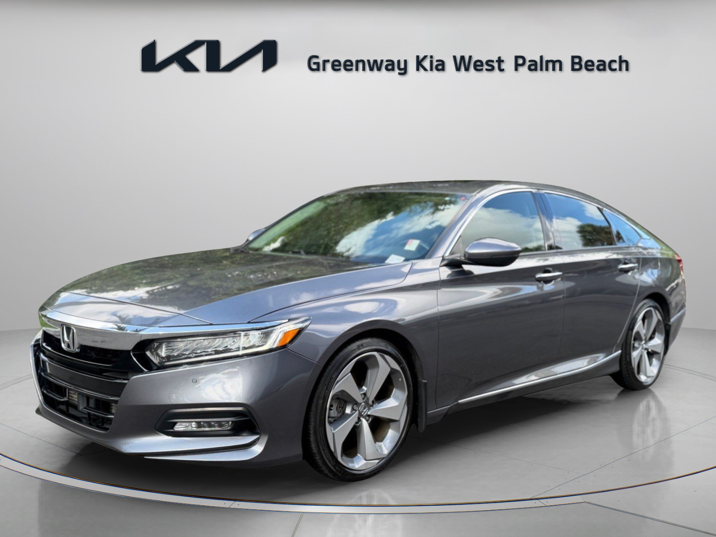 Used 2019 Honda Accord Touring image 3