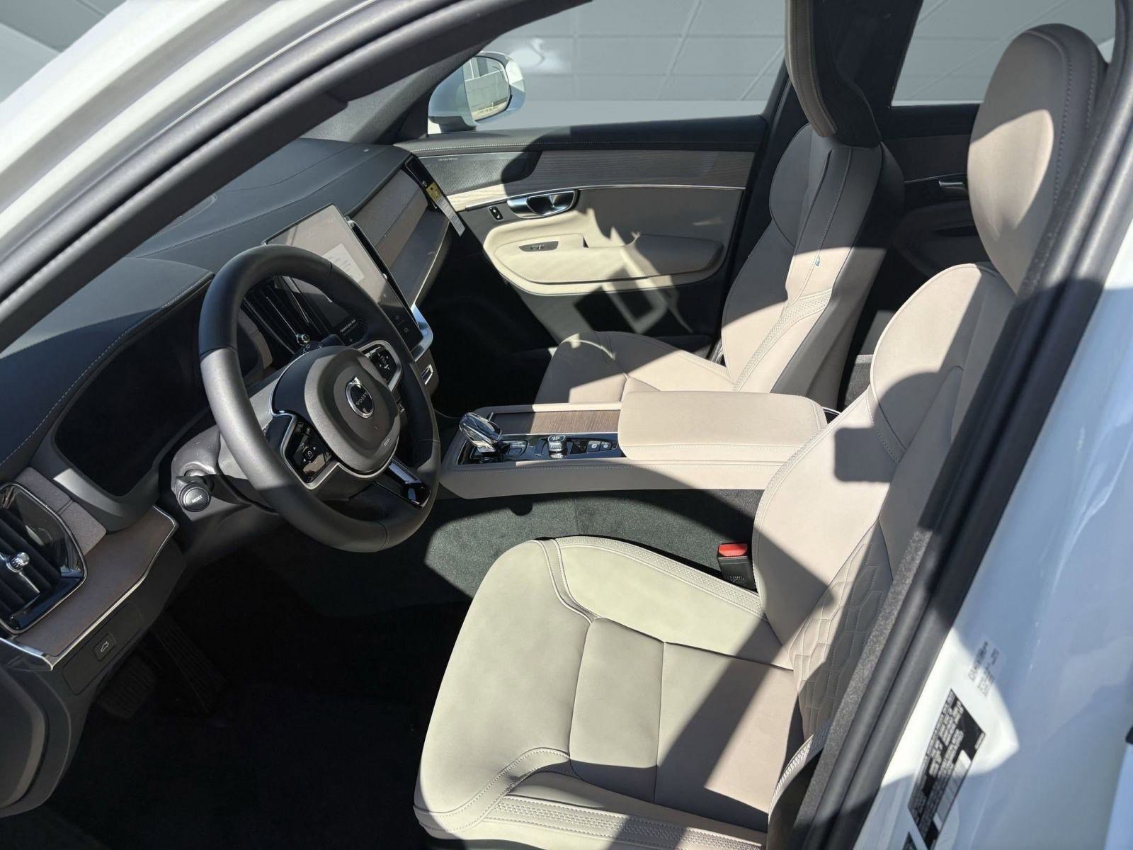 New 2026 Volvo XC90 B6 Plus w/ Protection Package Premier image 5