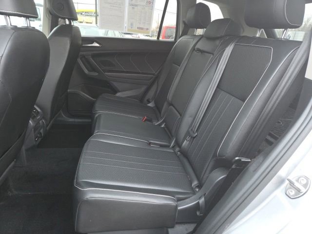 Used 2023 Volkswagen Tiguan SE w/ Panoramic Sunroof Package image 13