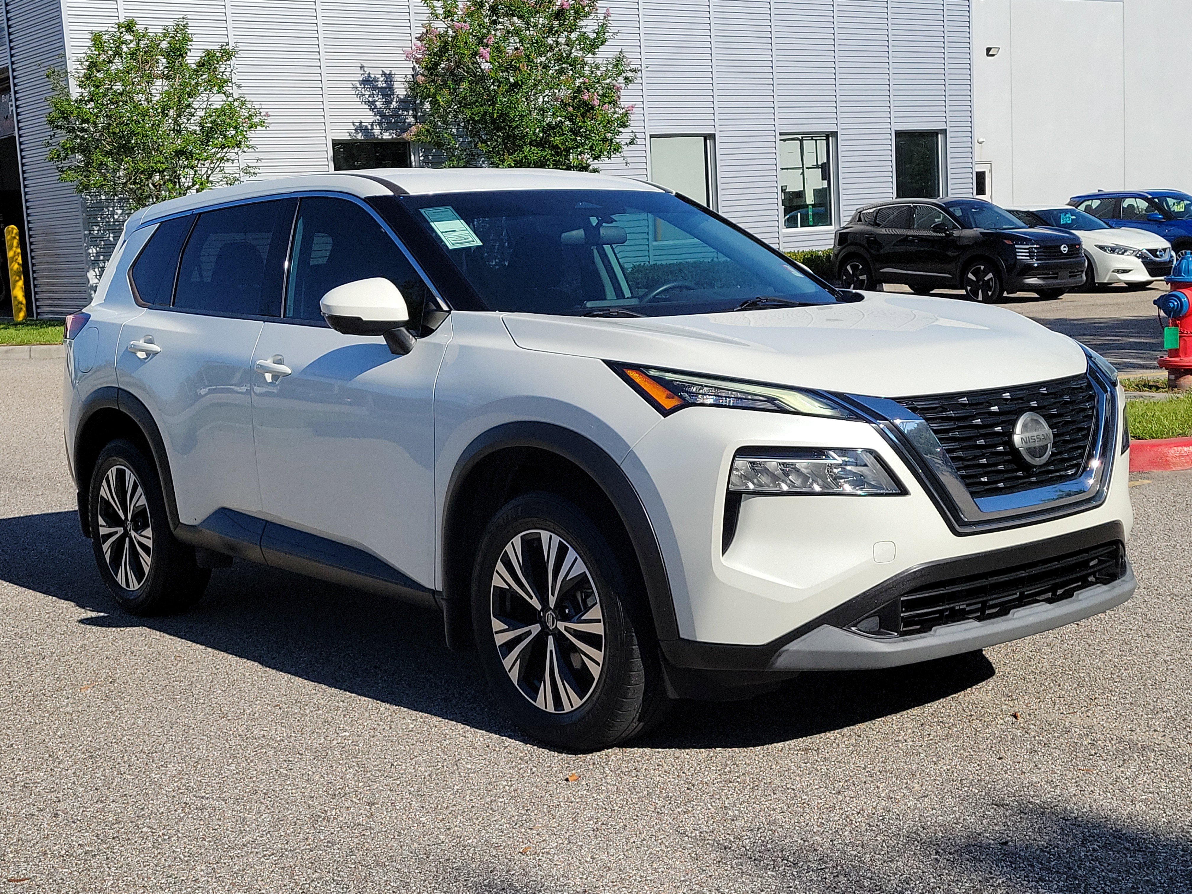 Used 2021 Nissan Rogue SV FWD image 3
