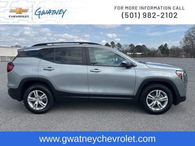 Used 2023 GMC Terrain SLE w/ Driver Convenience Package image 4