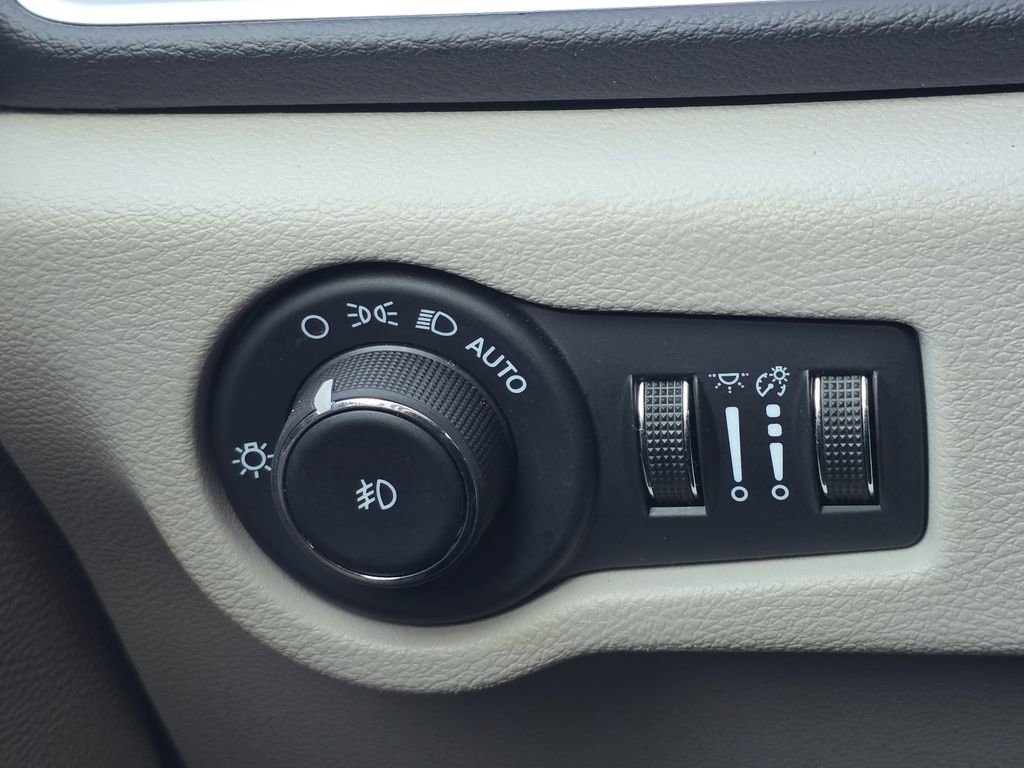 Used 2024 Chrysler Pacifica Touring-L image 20