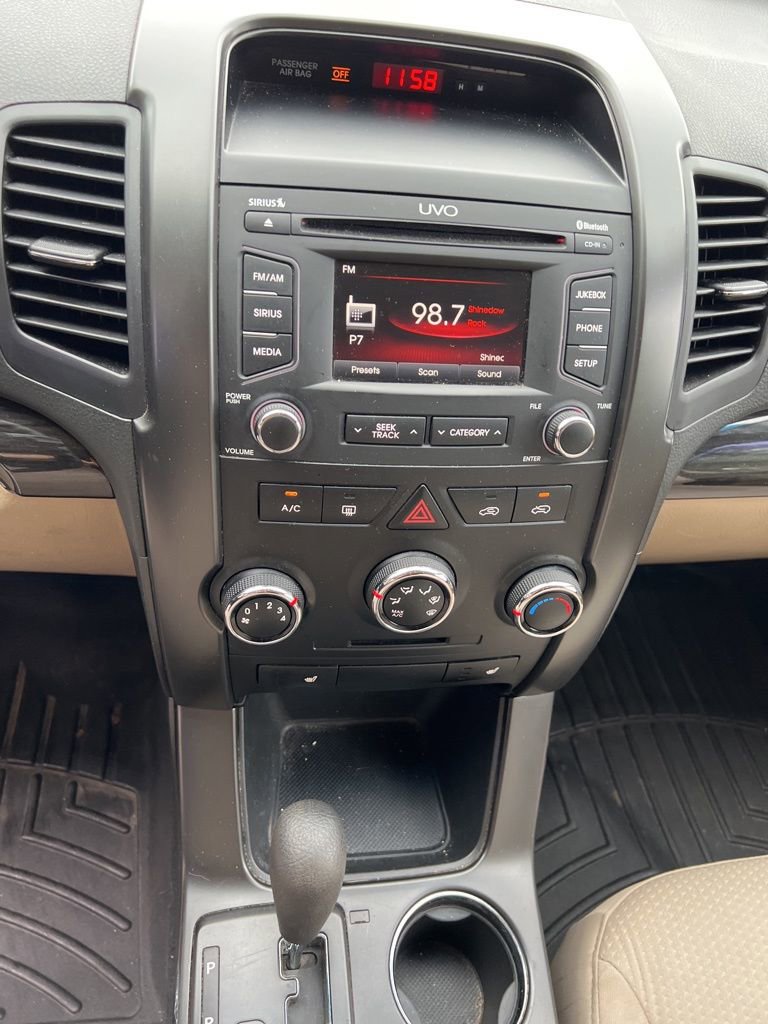 Used 2013 Kia Sorento LX w/ Convenience Pkg image 14